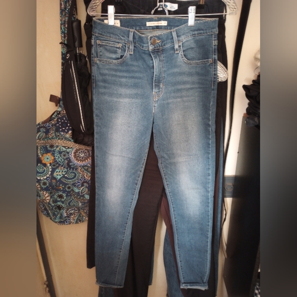 Levis 720 high rise skinny jeans